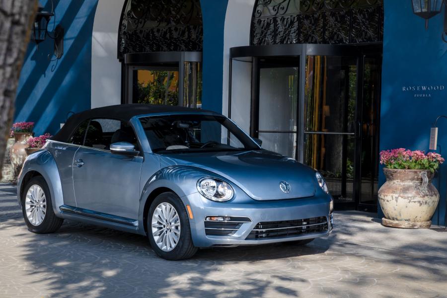  Volkswagen Beetle Final Edition Convertible 2018 года  (NA) (фото 13 из 15)